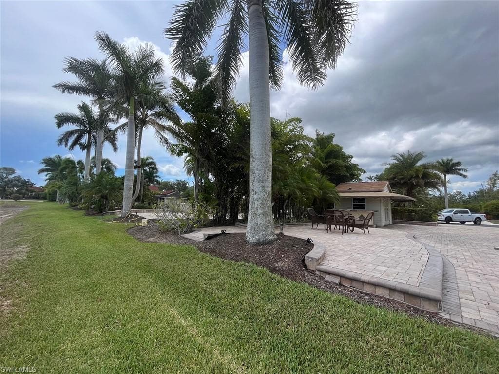 4747 Southern Breeze Dr, Naples, FL 34114-4