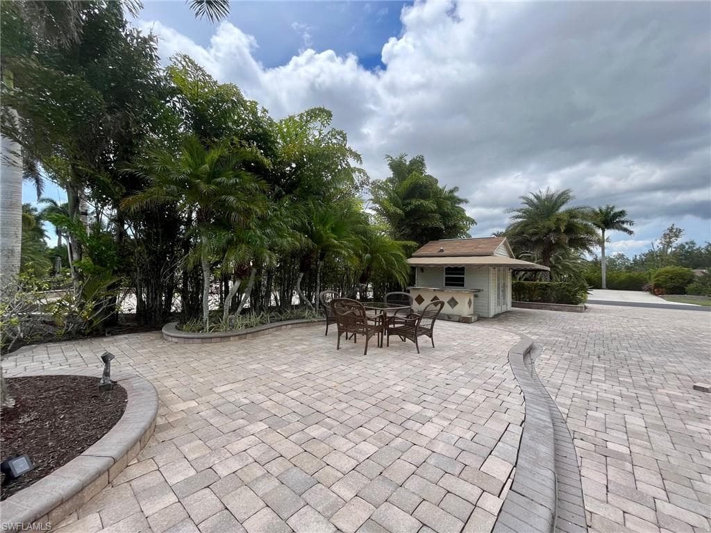 4747 Southern Breeze Dr, Naples, FL 34114-5