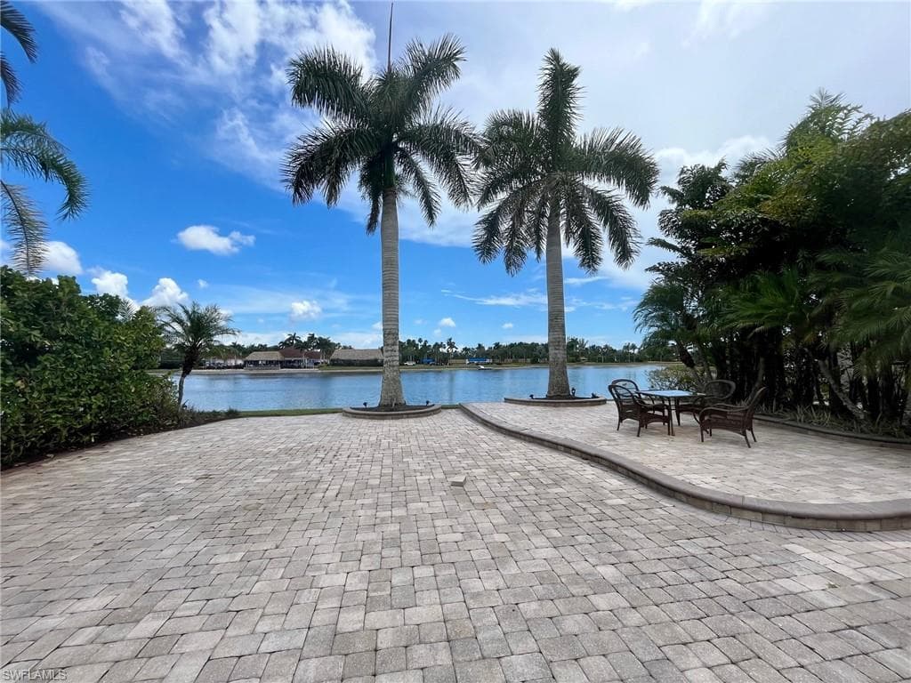 4747 Southern Breeze Dr, Naples, FL 34114-8