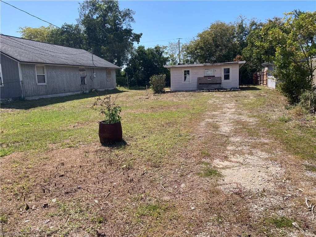 2364 Bayside St, Naples, FL 34112-8