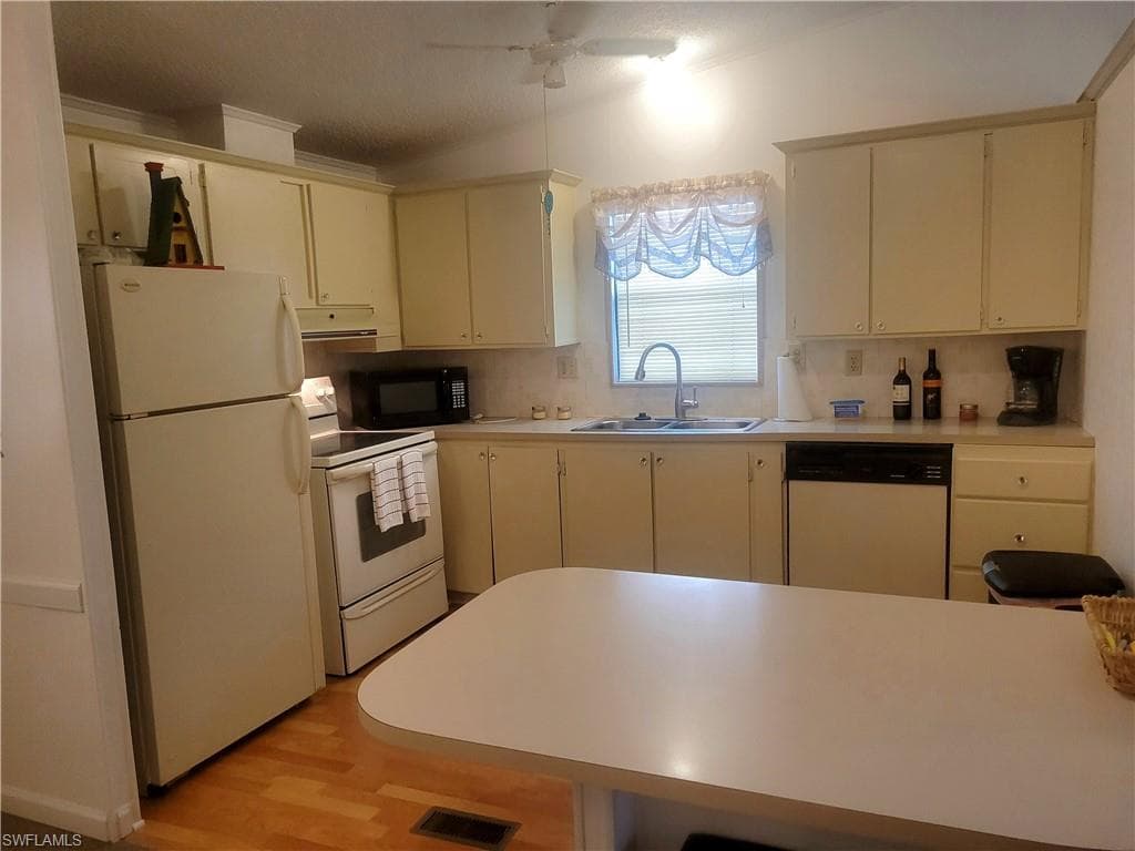 31 Amethyst Ave 31-a, Naples, FL 34114-17
