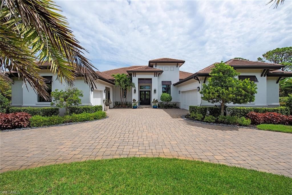 179 Mahogany Dr, Naples, FL 34108-1