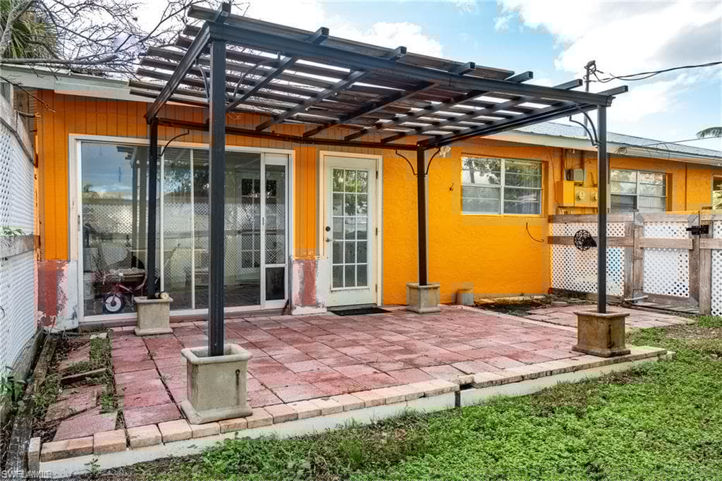 2596 Santa Barbara Blvd, Naples, FL 34116-22