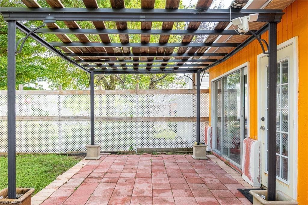 2596 Santa Barbara Blvd, Naples, FL 34116-24