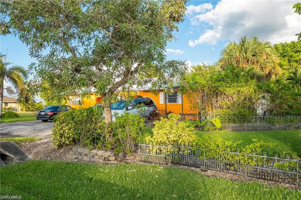 2596 Santa Barbara Blvd, Naples, FL 34116-25