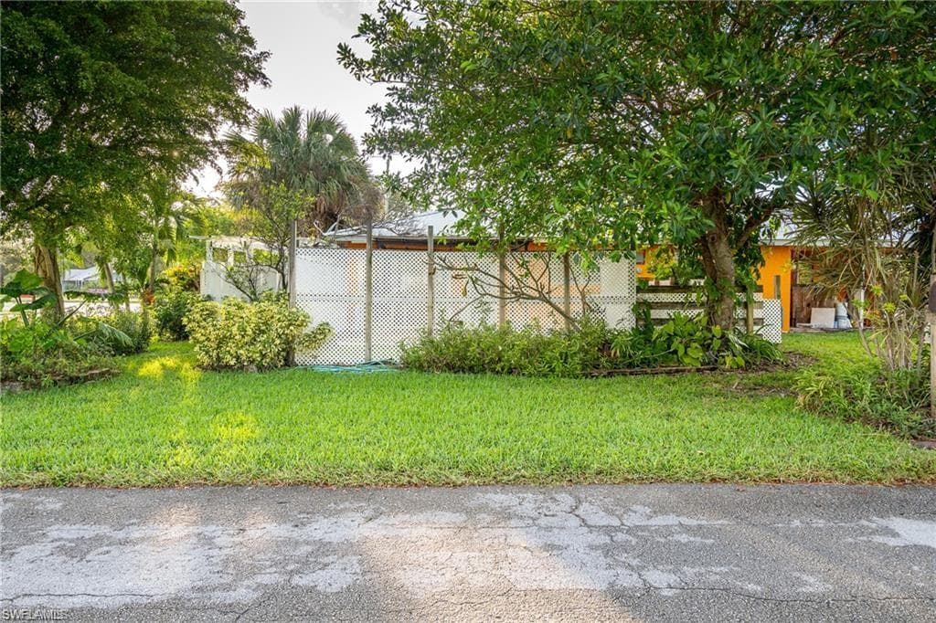 2596 Santa Barbara Blvd, Naples, FL 34116-30