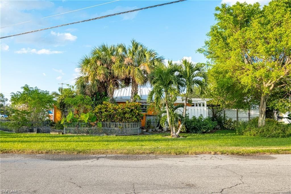 2596 Santa Barbara Blvd, Naples, FL 34116-31