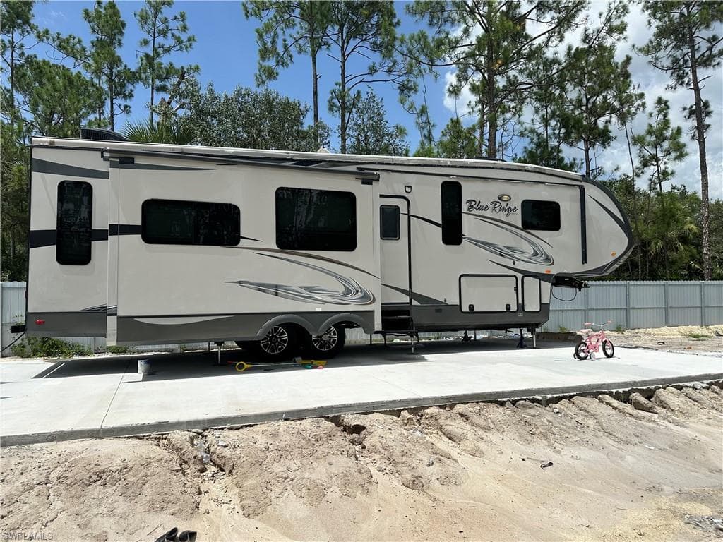 1215 Hamilton Ave, Lehigh Acres, FL 33972-32