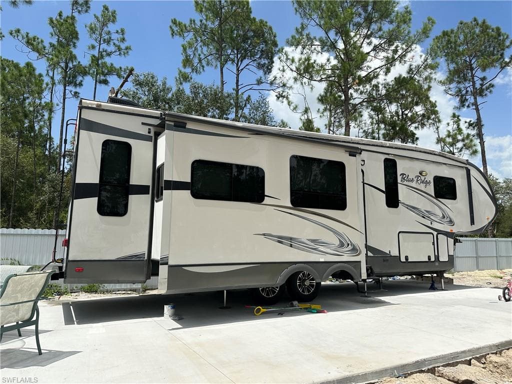 1215 Hamilton Ave, Lehigh Acres, FL 33972-37