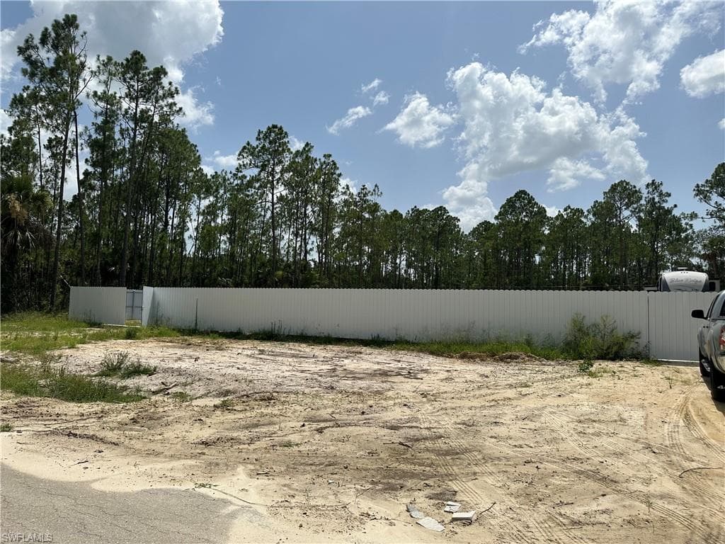 1215 Hamilton Ave, Lehigh Acres, FL 33972-4
