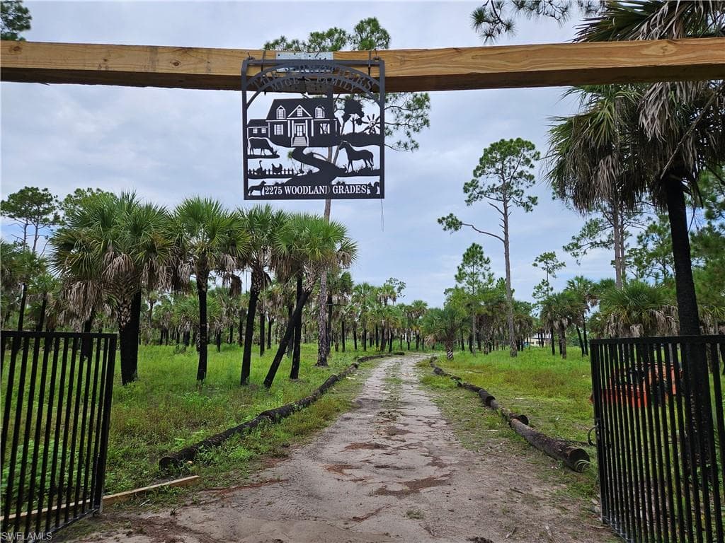 2275 Woodland Grade Rd, Naples, FL 34117-9