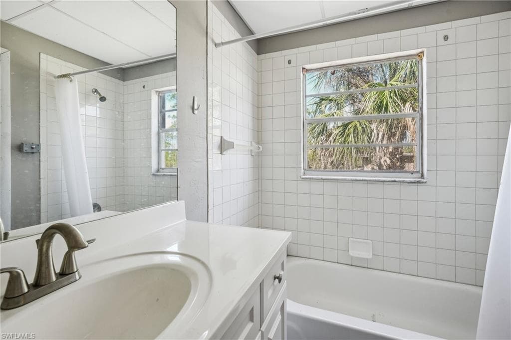 2275 Woodland Grade Rd, Naples, FL 34117-20