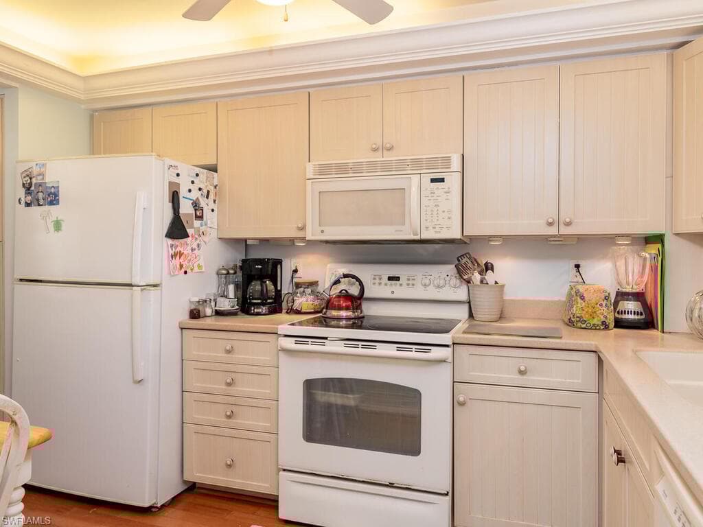 320 Seaview Ct 305, Marco Island, FL 34145-4