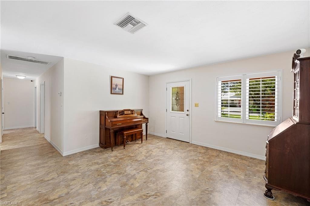 1233 12th Ave N, Naples, FL 34102-33