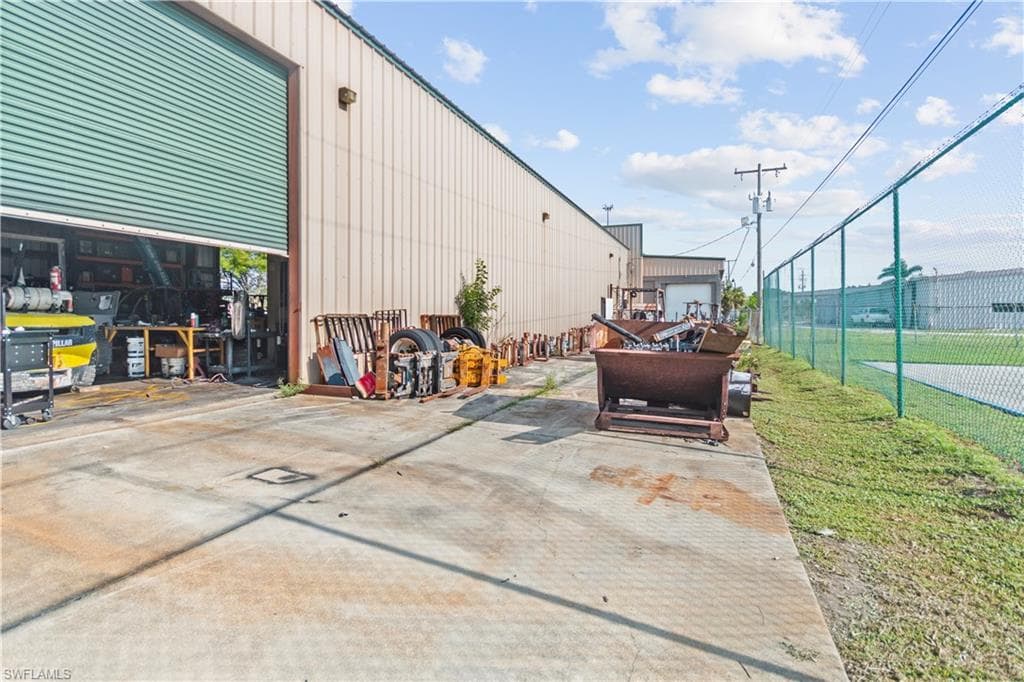 2065 Towles St, Fort Myers, FL 33916-37