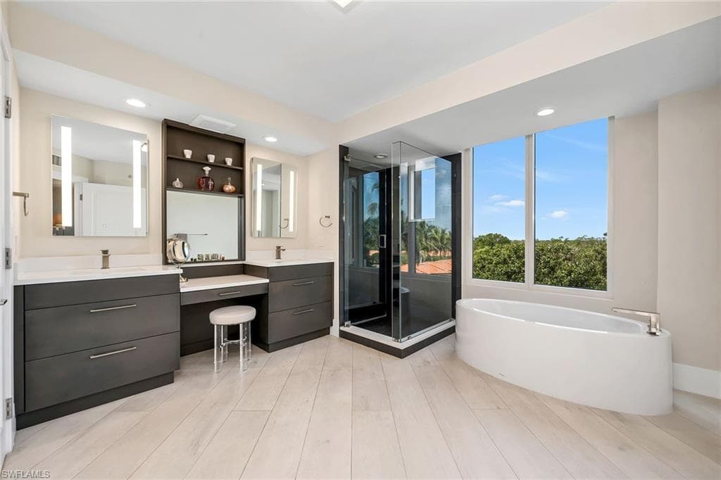 6597 Nicholas Blvd 401, Naples, FL 34108-10