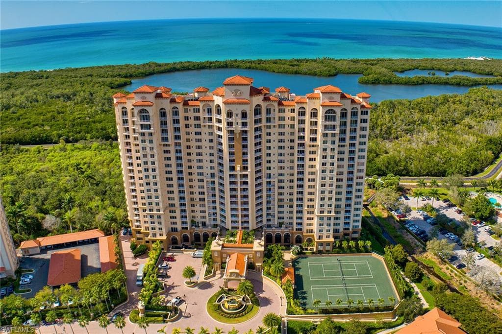 6597 Nicholas Blvd 401, Naples, FL 34108-21