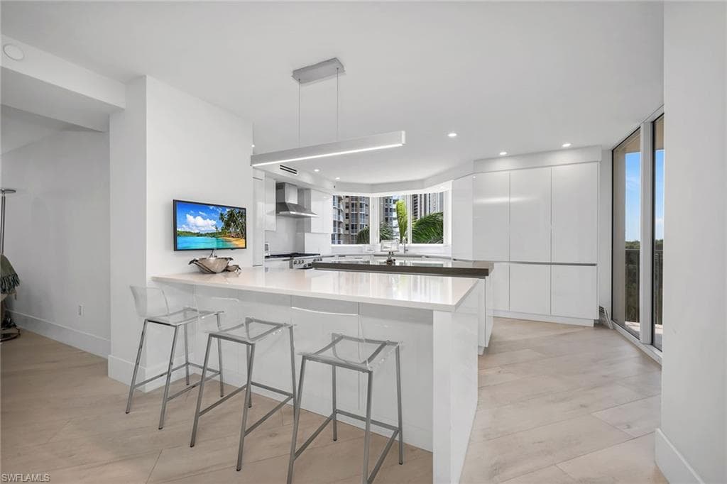 6597 Nicholas Blvd 401, Naples, FL 34108-5