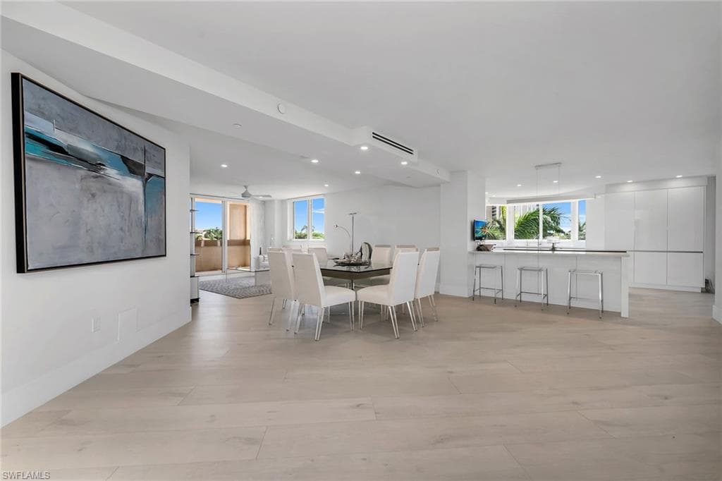 6597 Nicholas Blvd 401, Naples, FL 34108-8