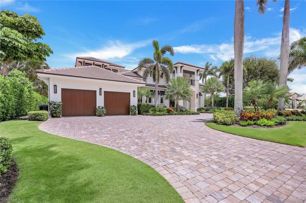 569 Neapolitan Way, Naples, FL 34103-11