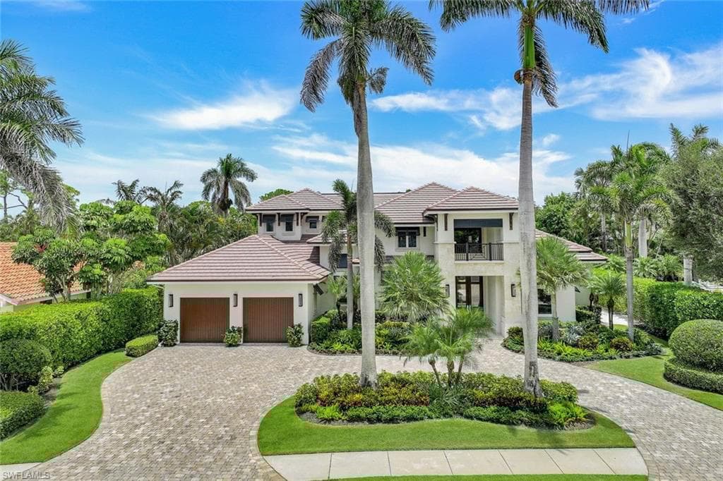 569 Neapolitan Way, Naples, FL 34103-2