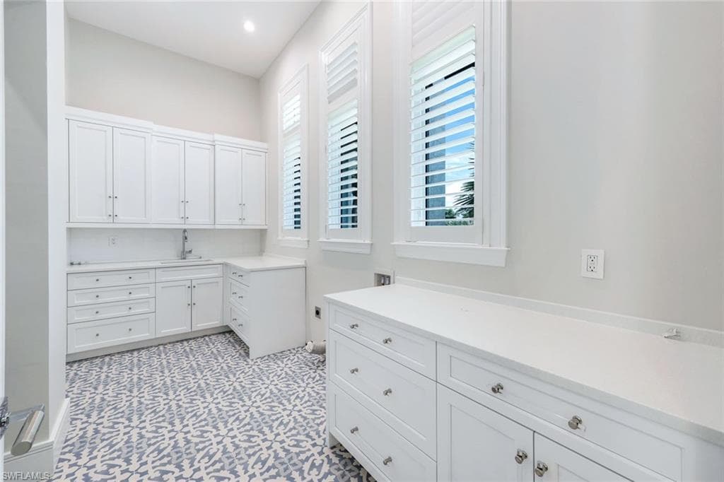 569 Neapolitan Way, Naples, FL 34103-32