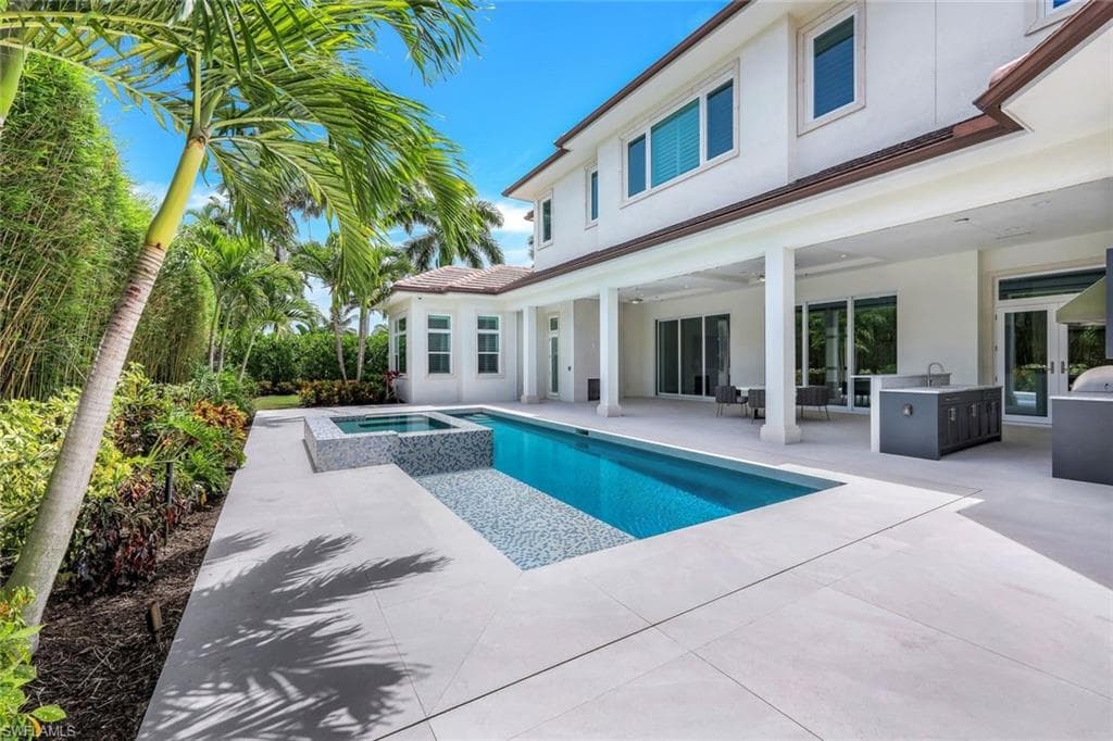 569 Neapolitan Way, Naples, FL 34103-40