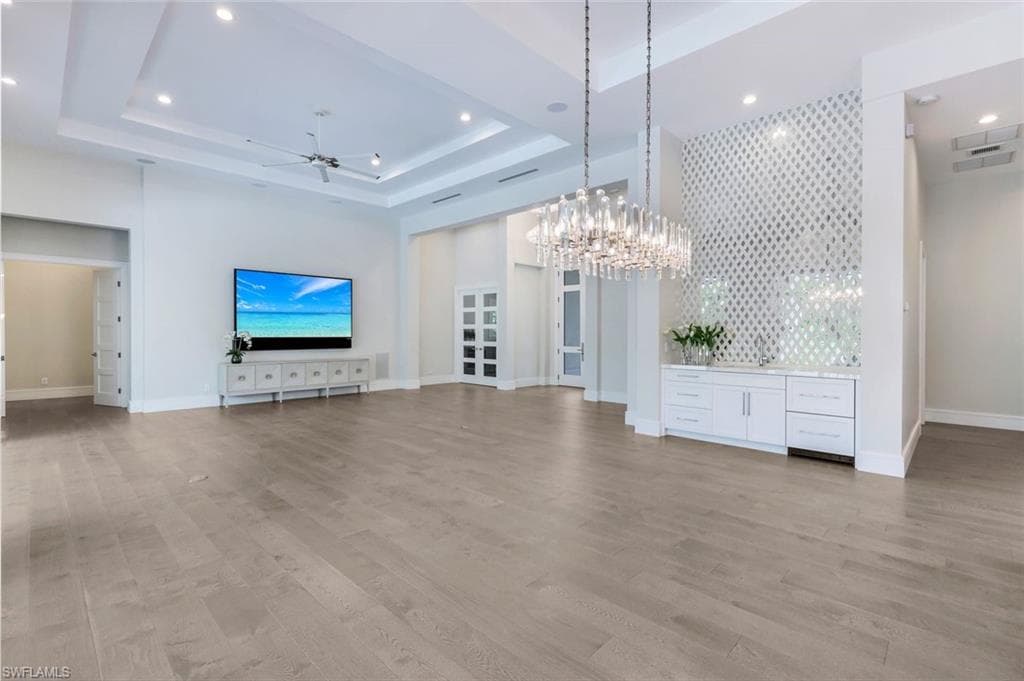 569 Neapolitan Way, Naples, FL 34103-4