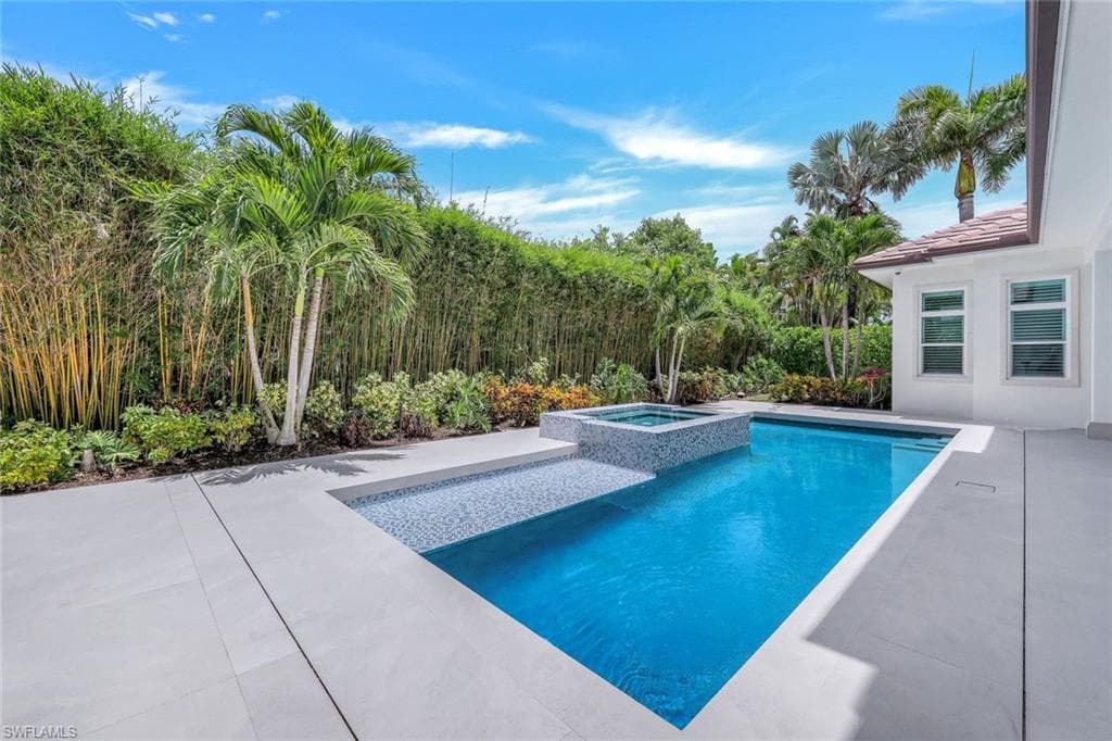 569 Neapolitan Way, Naples, FL 34103-5