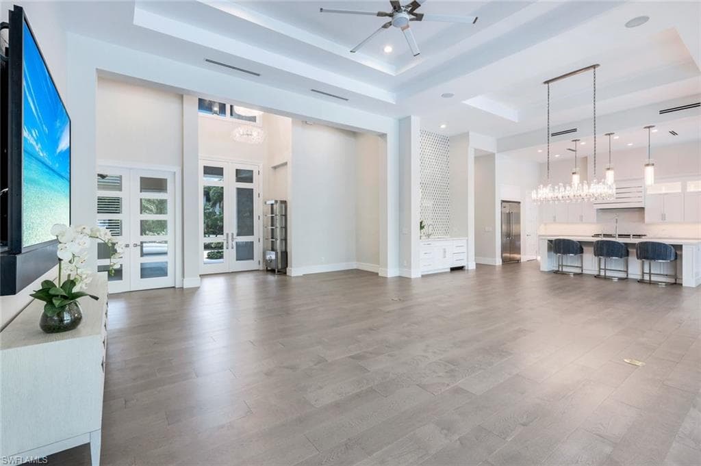 569 Neapolitan Way, Naples, FL 34103-7