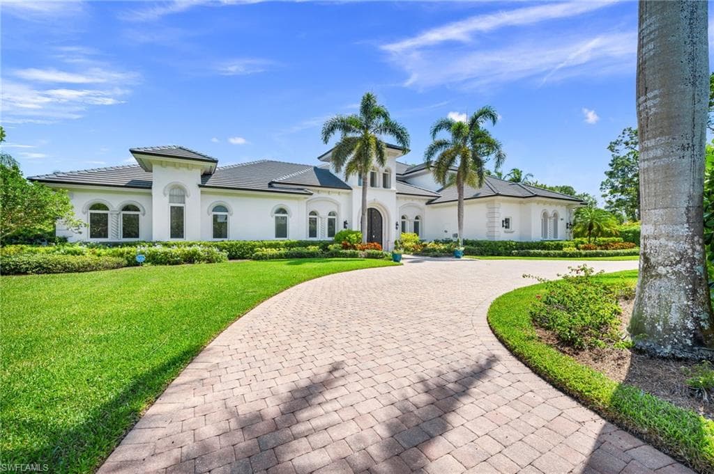 185 Tupelo Rd, Naples, FL 34108-4