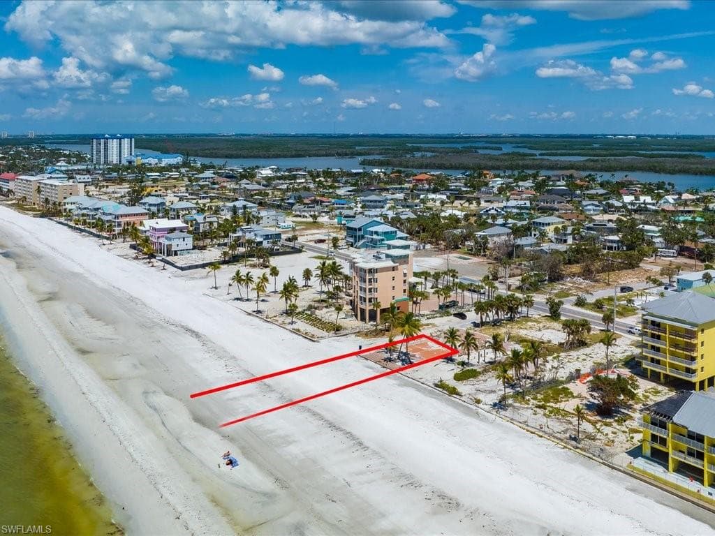 50 Dakota Ave, Fort Myers Beach, FL 33931-4