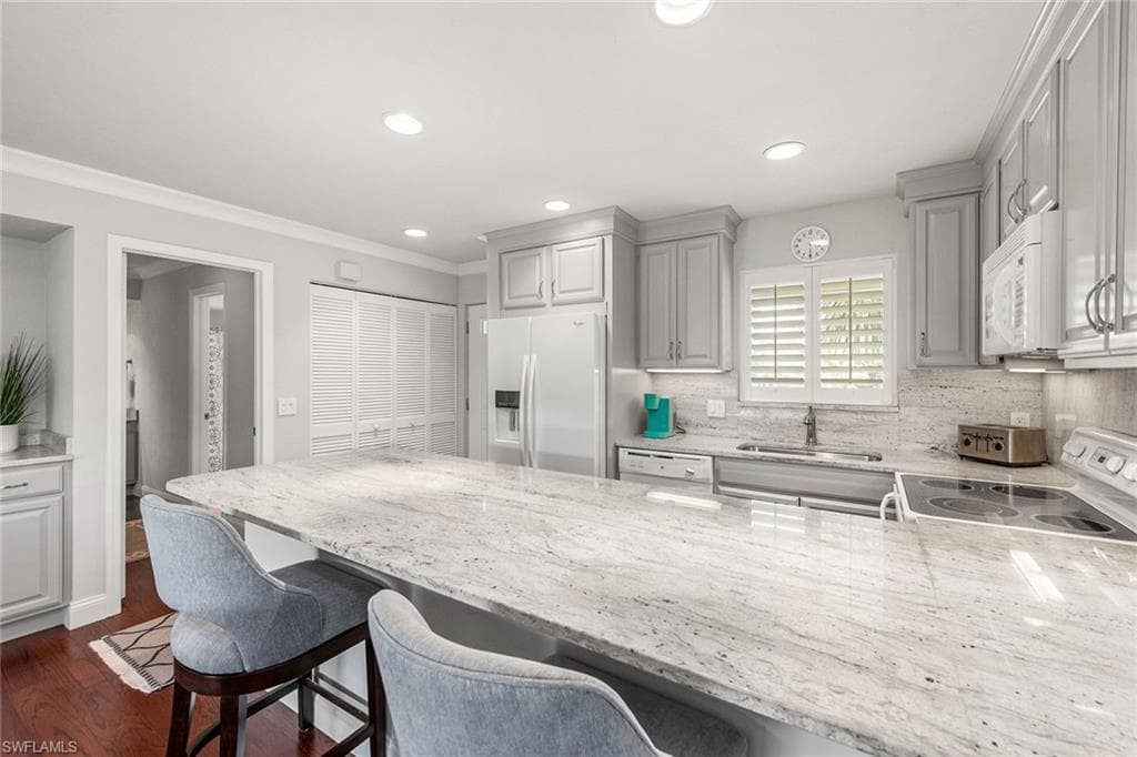746 Eagle Creek Dr 201, Naples, FL 34113-4
