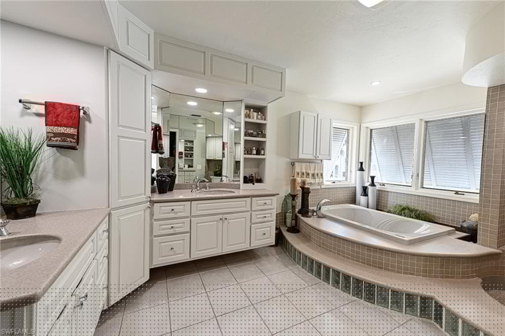 101 Dominica Ln, Bonita Springs, FL 34134-8512-17