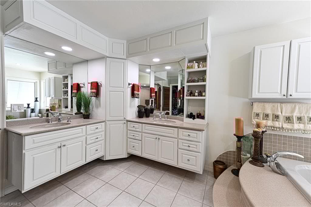 101 Dominica Ln, Bonita Springs, FL 34134-8512-18