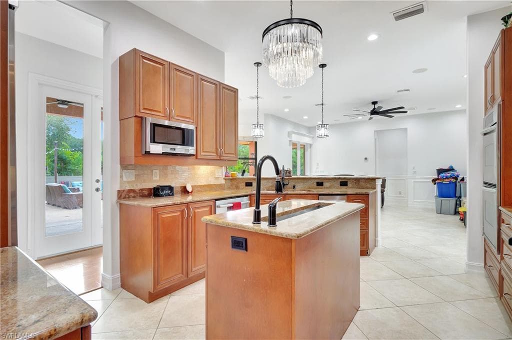 2791 2nd St NW, Naples, FL 34120-9
