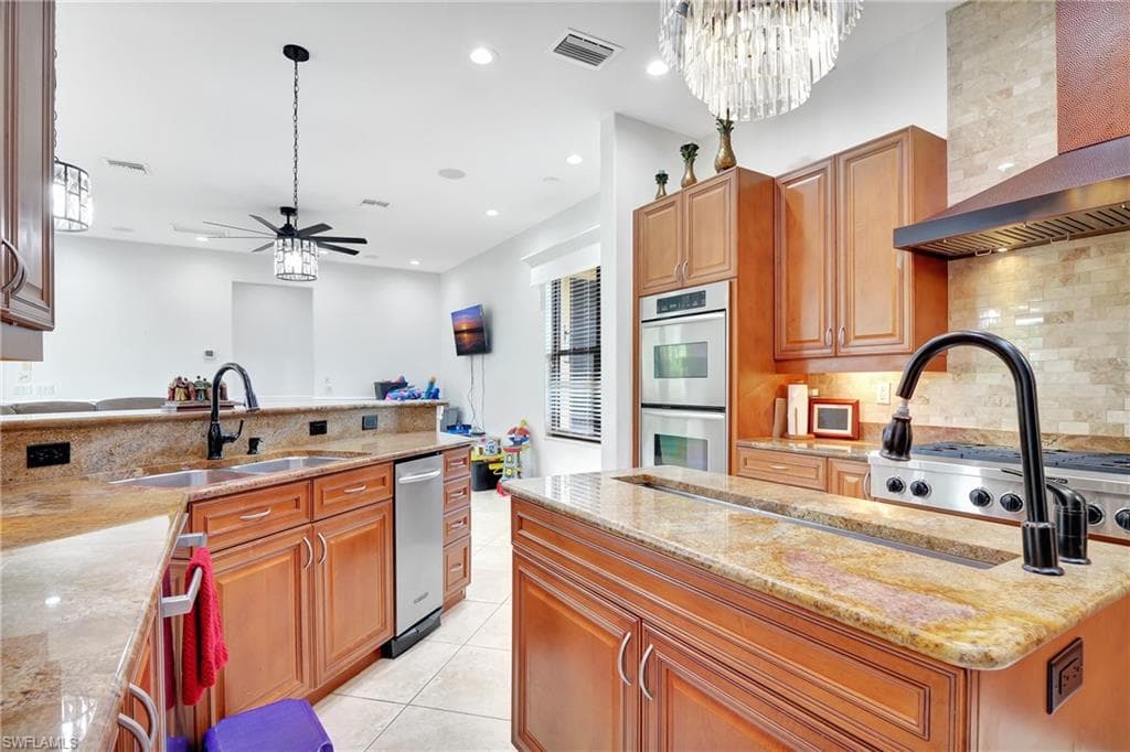 2791 2nd St NW, Naples, FL 34120-10
