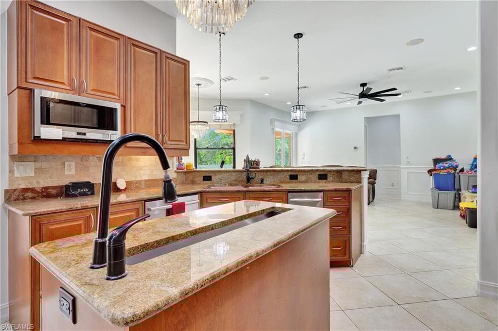 2791 2nd St NW, Naples, FL 34120-11