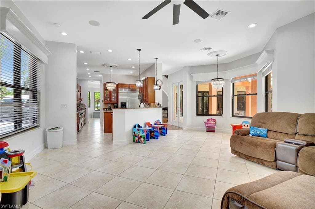 2791 2nd St NW, Naples, FL 34120-15
