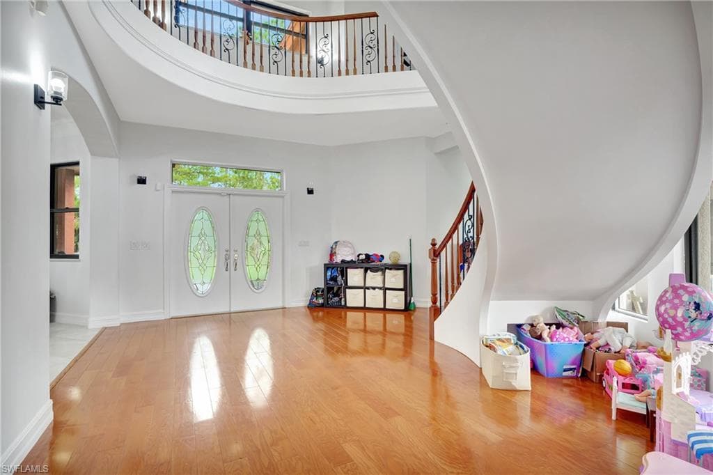 2791 2nd St NW, Naples, FL 34120-18