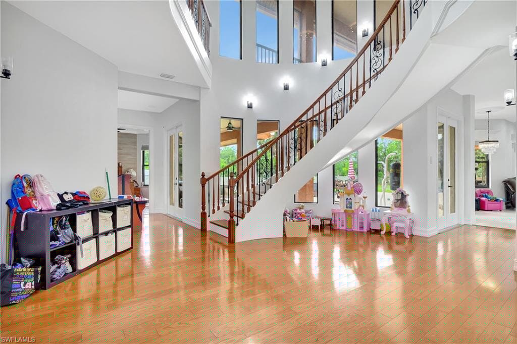 2791 2nd St NW, Naples, FL 34120-19