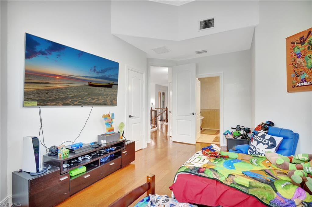 2791 2nd St NW, Naples, FL 34120-21