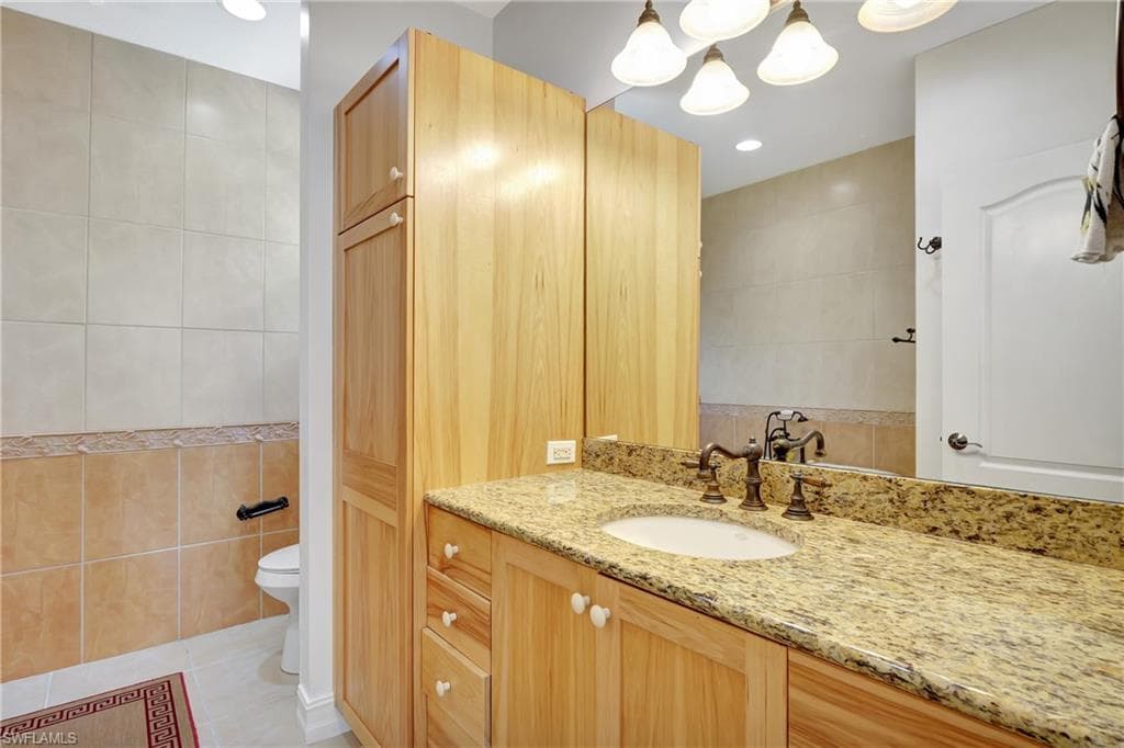 2791 2nd St NW, Naples, FL 34120-22