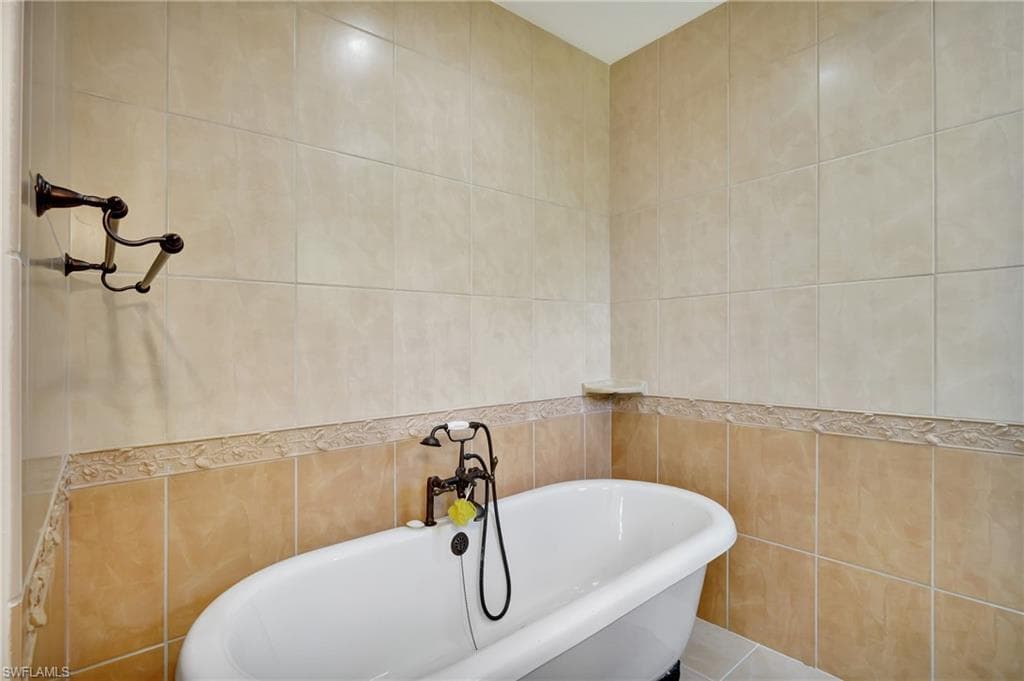 2791 2nd St NW, Naples, FL 34120-23