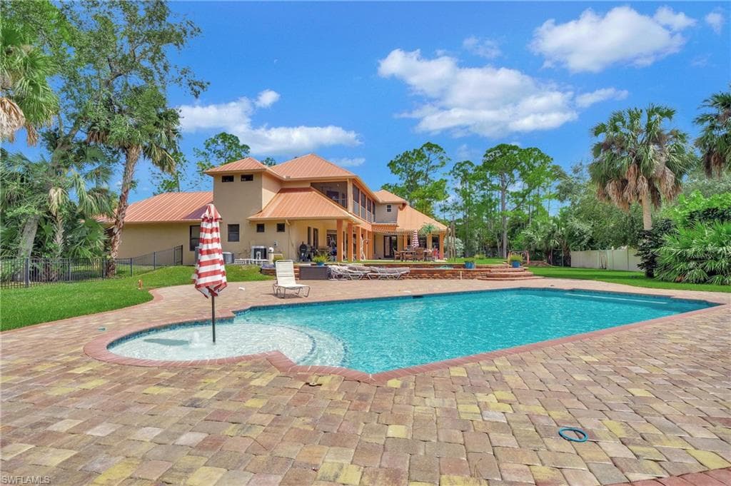 2791 2nd St NW, Naples, FL 34120-3