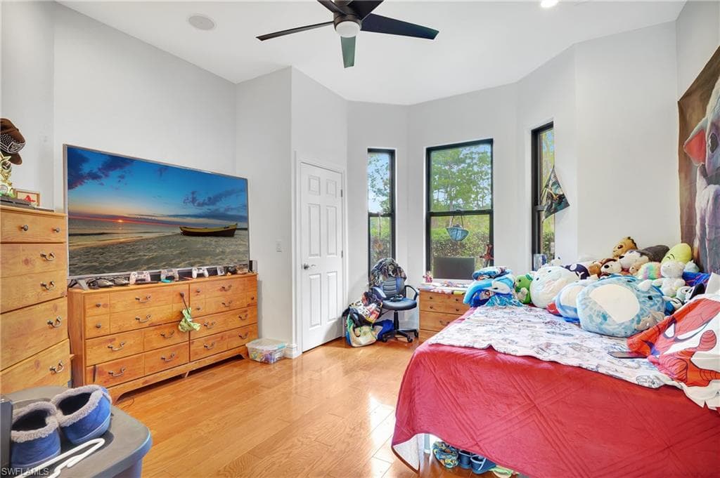 2791 2nd St NW, Naples, FL 34120-40