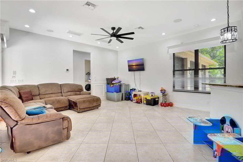 2791 2nd St NW, Naples, FL 34120-48