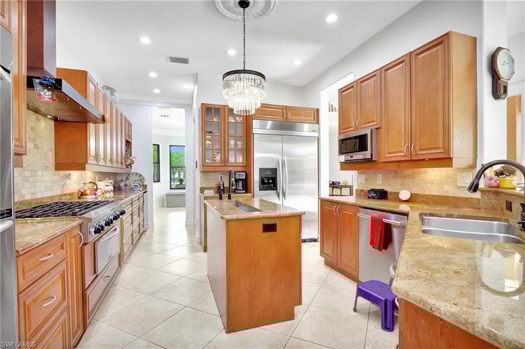 2791 2nd St NW, Naples, FL 34120-7