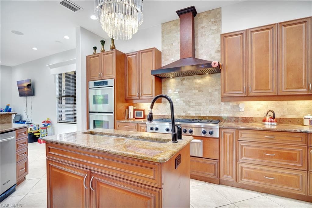 2791 2nd St NW, Naples, FL 34120-8