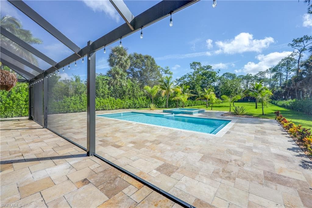 1890 Oakes Blvd, Naples, FL 34119-9